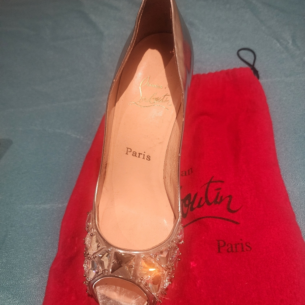 Authentic Christian louboutin bling pump size 38. Dust bag only, no box. - Picture 4 of 14
